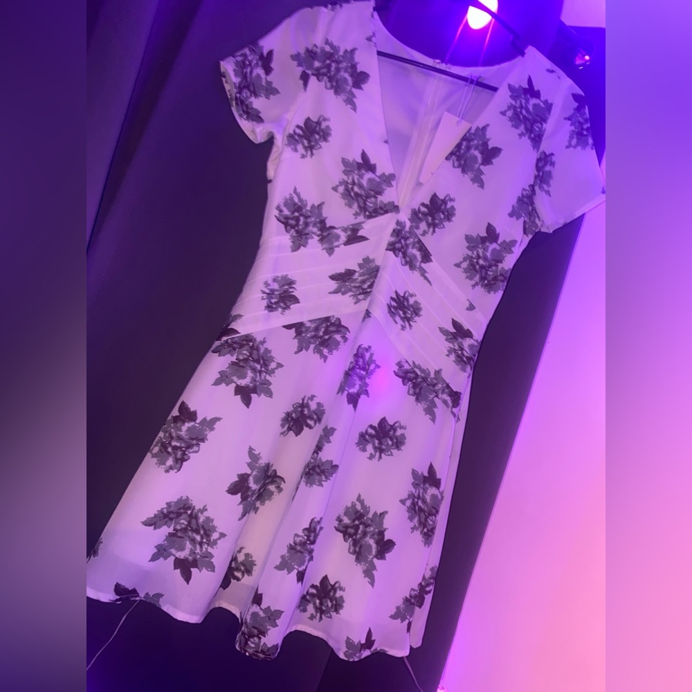 TOBI Floral Dress - Picture 3 of 4